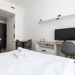 Studio Mozart, Free Onsite Parking, Air Conditioning, 1Gbs Wifi