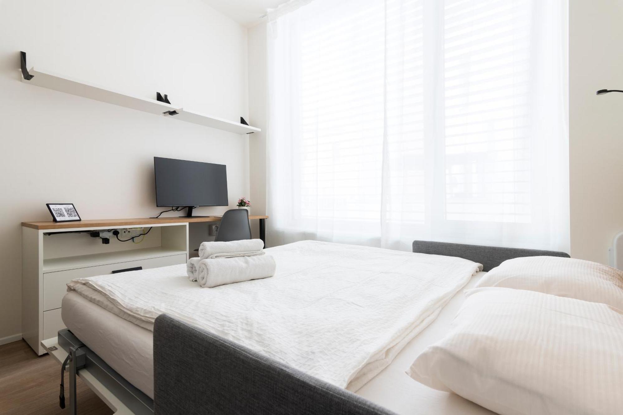 Mozart, Free Onsite Parking, Air Conditioning, 1gbs Wifi * Prague