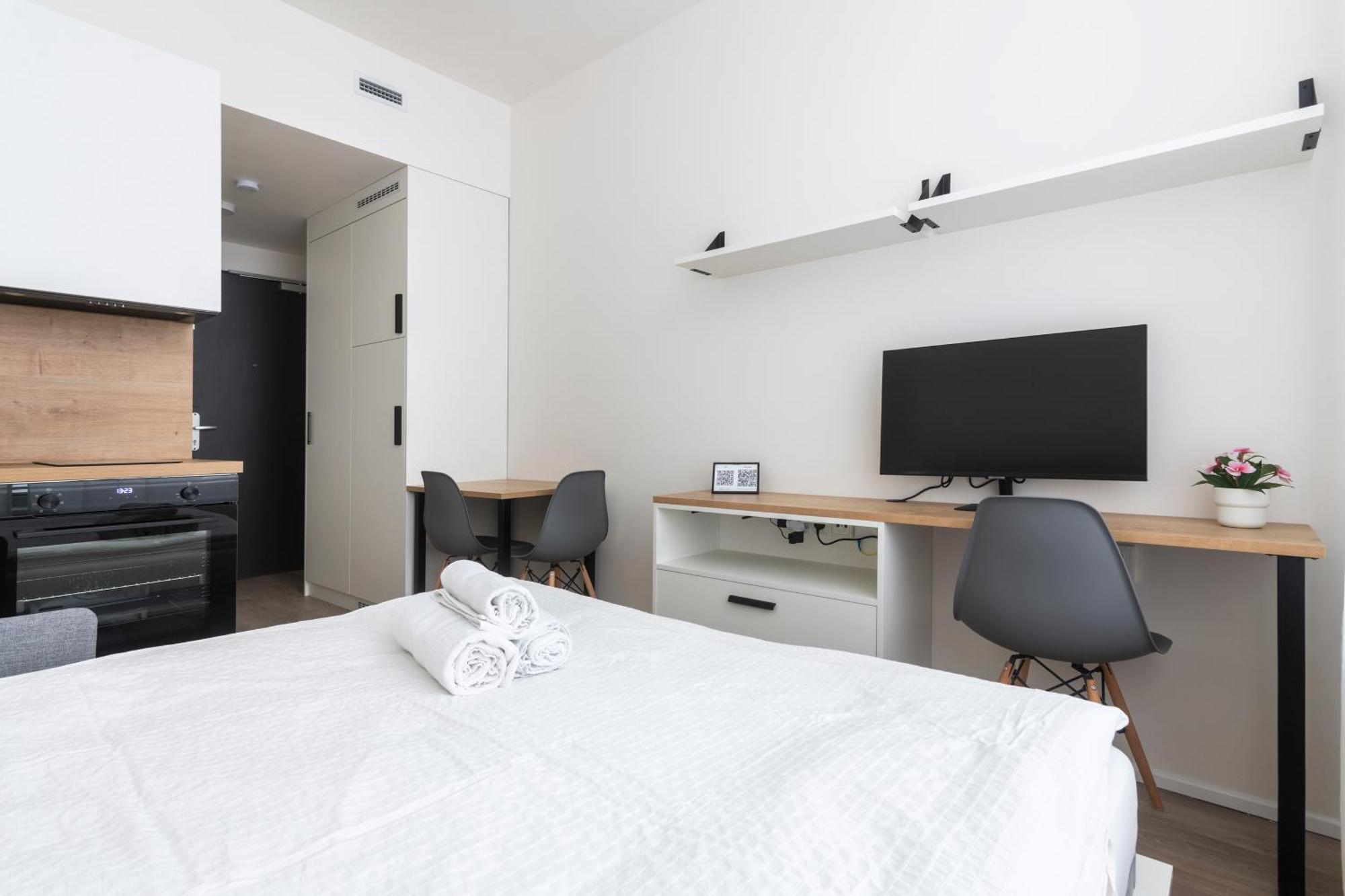 Mozart, Free Onsite Parking, Air Conditioning, 1gbs Wifi * Prague