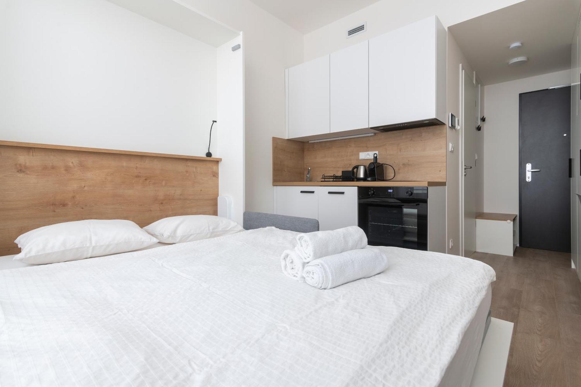 Mozart, Free Onsite Parking, Air Conditioning, 1gbs Wifi Apartment